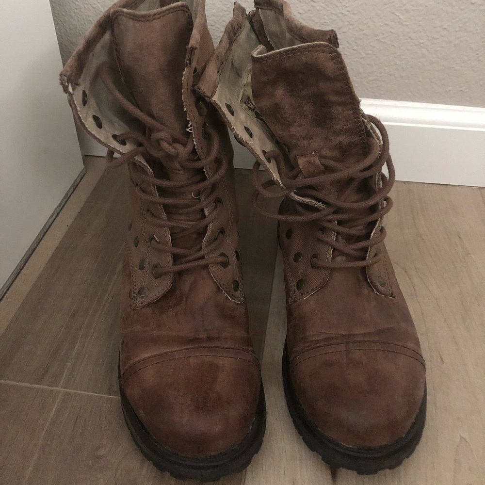 Brown Roxy combat boots